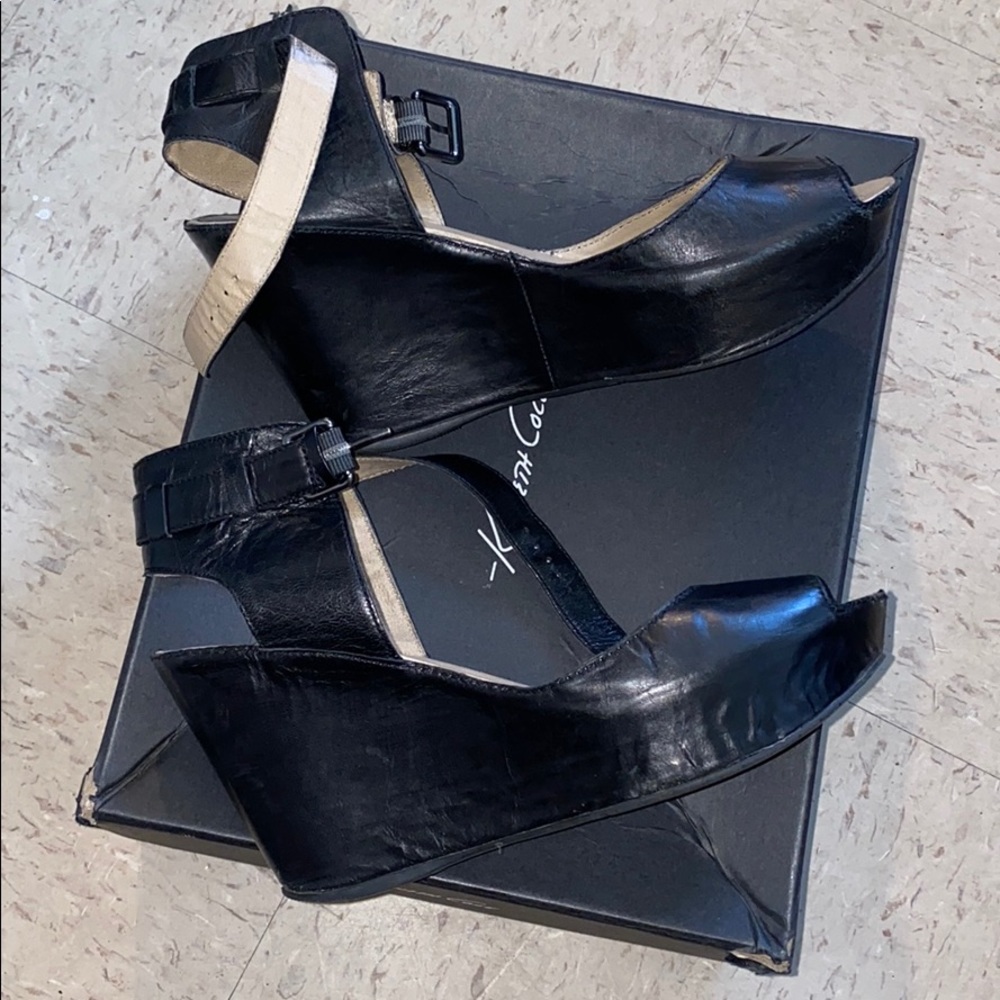 Shoes - Picture 5 of 5